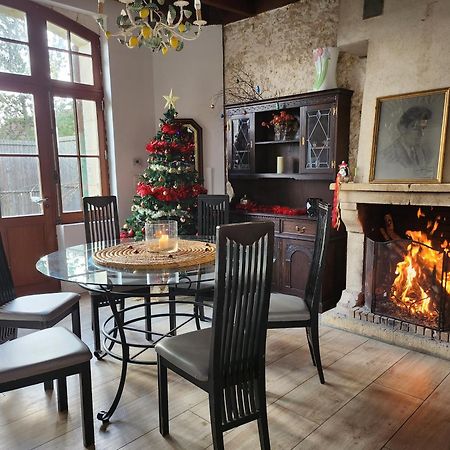 Maison chaleureuse et familiale. Nalliers  Extérieur photo