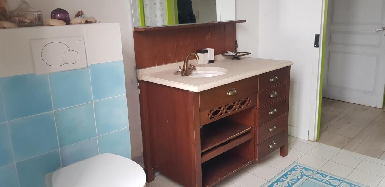 Maison chaleureuse et familiale. Nalliers  Extérieur photo