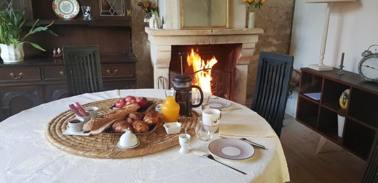 Maison chaleureuse et familiale. Nalliers  Extérieur photo
