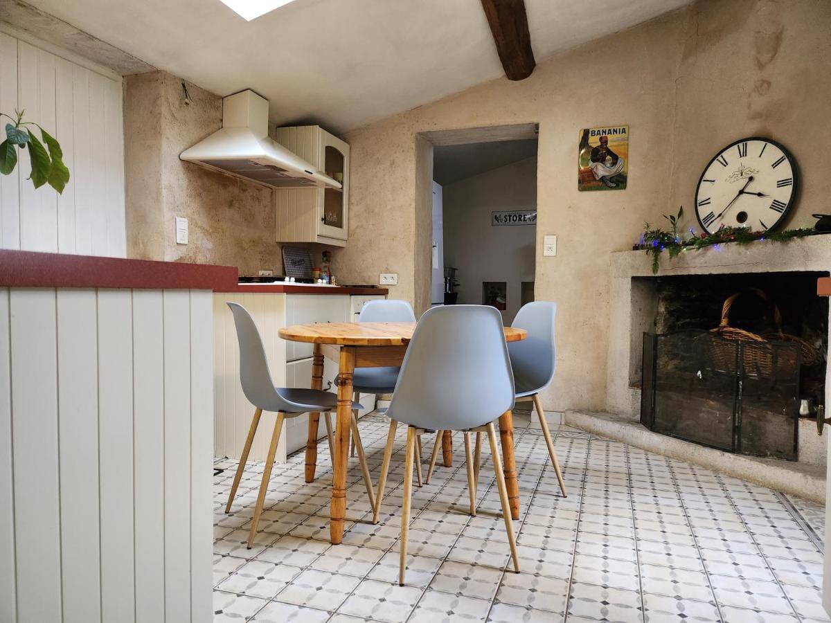 Maison chaleureuse et familiale. Nalliers  Extérieur photo