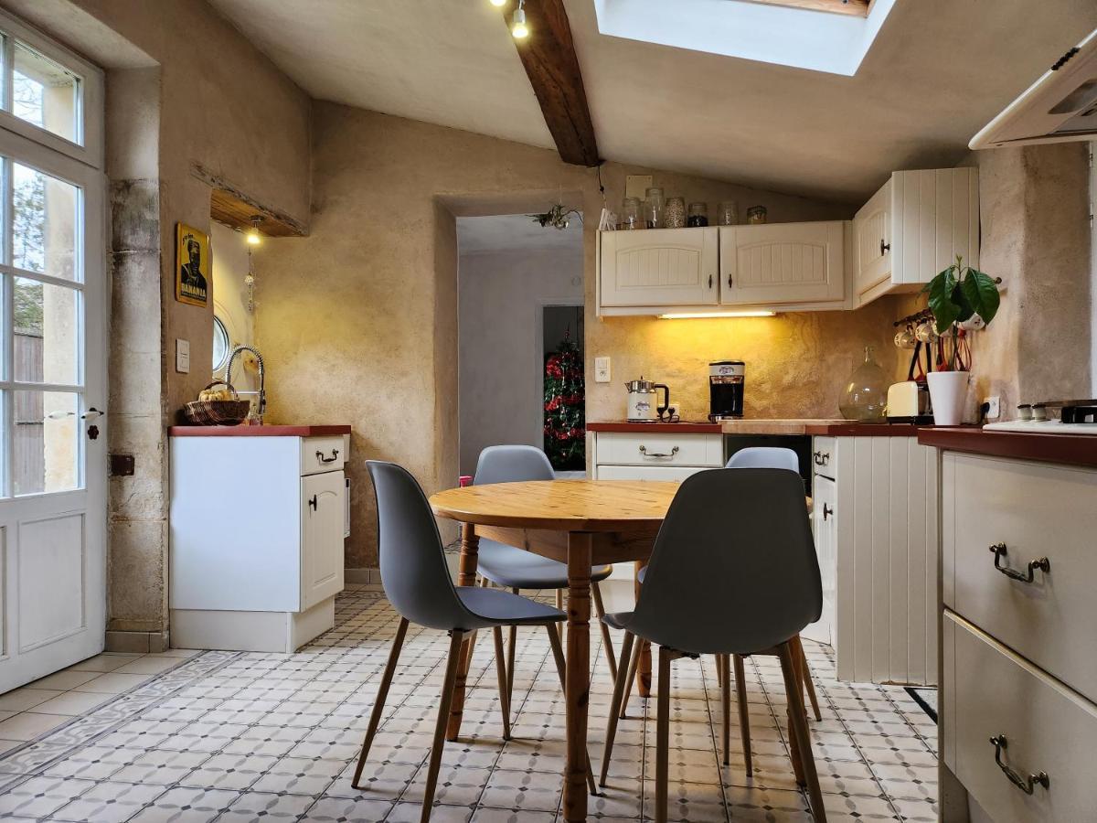 Maison chaleureuse et familiale. Nalliers  Extérieur photo