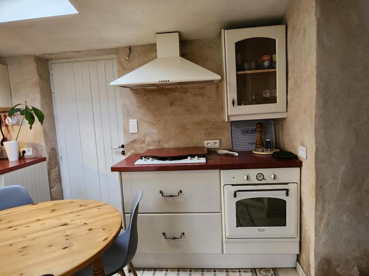 Maison chaleureuse et familiale. Nalliers  Extérieur photo