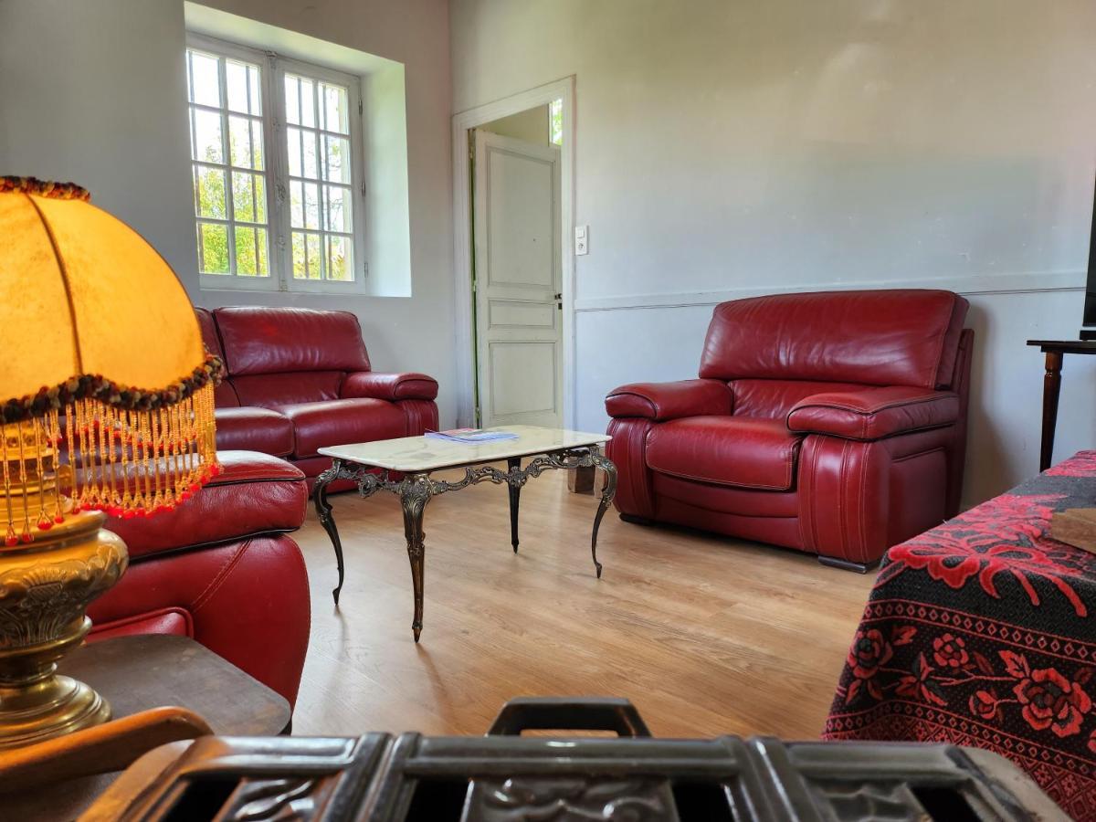 Maison chaleureuse et familiale. Nalliers  Extérieur photo