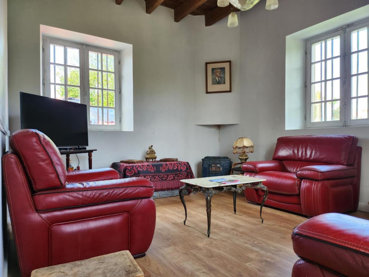 Maison chaleureuse et familiale. Nalliers  Extérieur photo