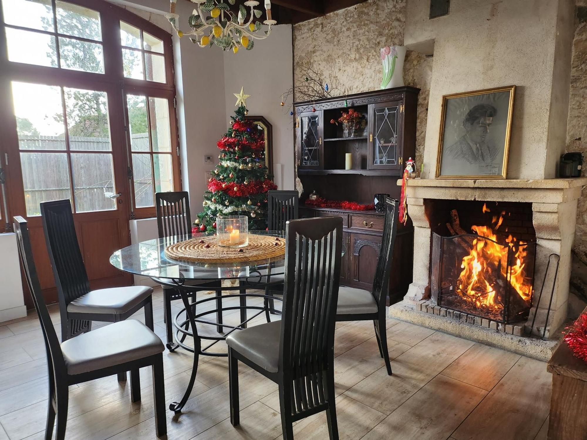Maison chaleureuse et familiale. Nalliers  Extérieur photo